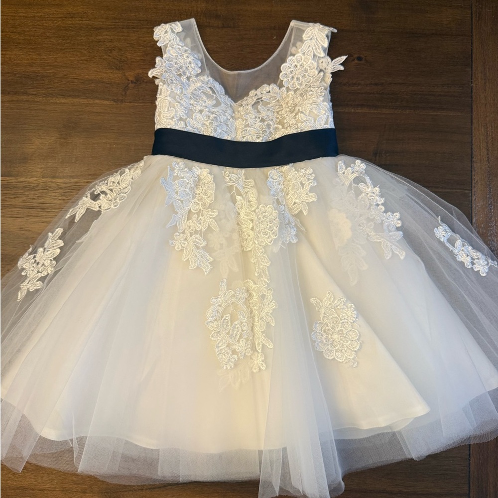 Ivory A-line Scoop Tea-Length Tulle Lace Flower Girl Dress Navy Sash size 3 NWT - Picture 1 of 3